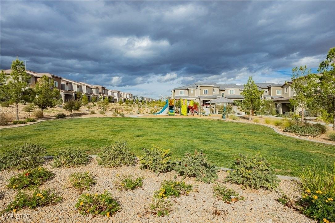 6152 Rathbone St - Photo 7 of 39