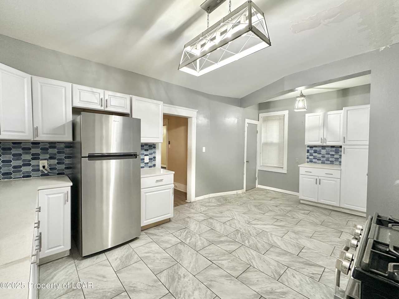 519 S River St - Photo 3 of 20