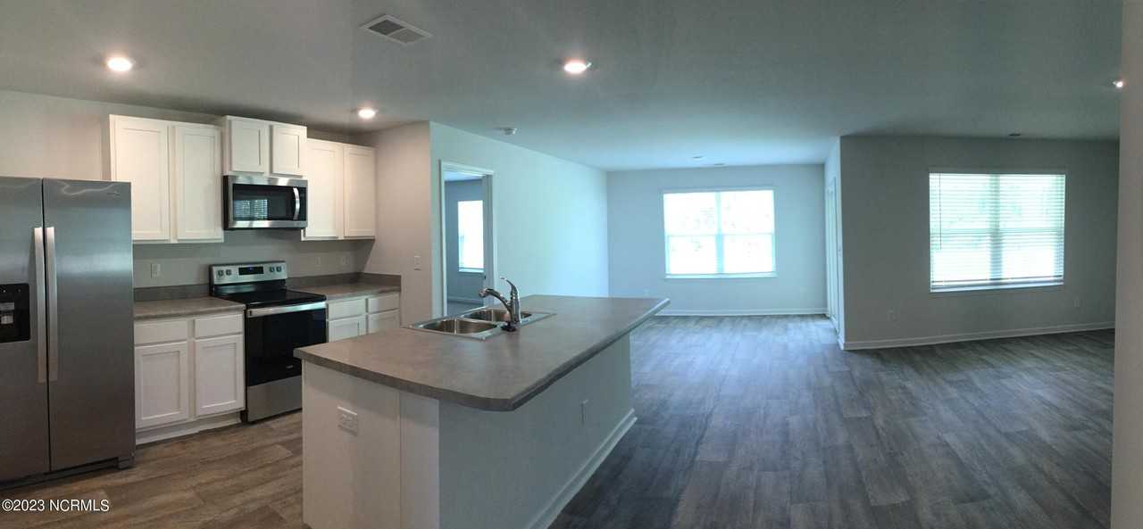 601 Draymore Dr Ne - Photo 3 of 14