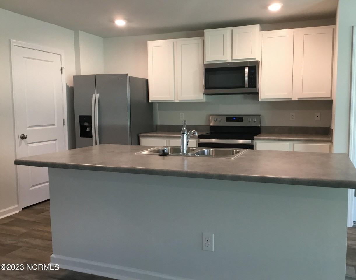 601 Draymore Dr Ne - Photo 4 of 14