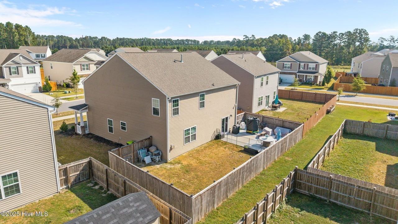 1012 Kellie Ct - Photo 6 of 39