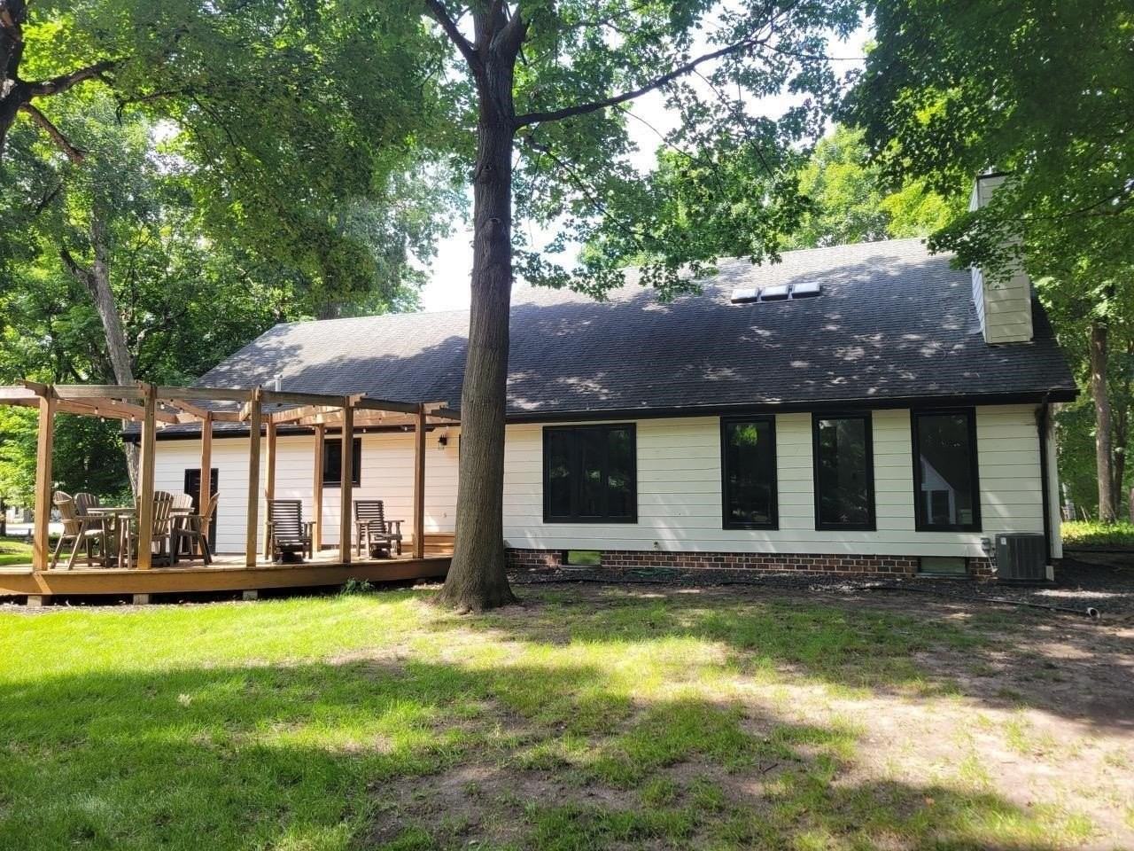 1604 Nichols Ave - Photo 3 of 49