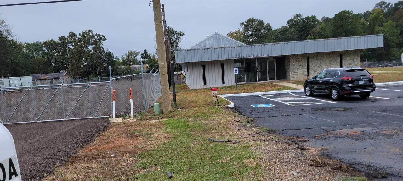 2824 E Marshall Ave - Photo 3 of 10