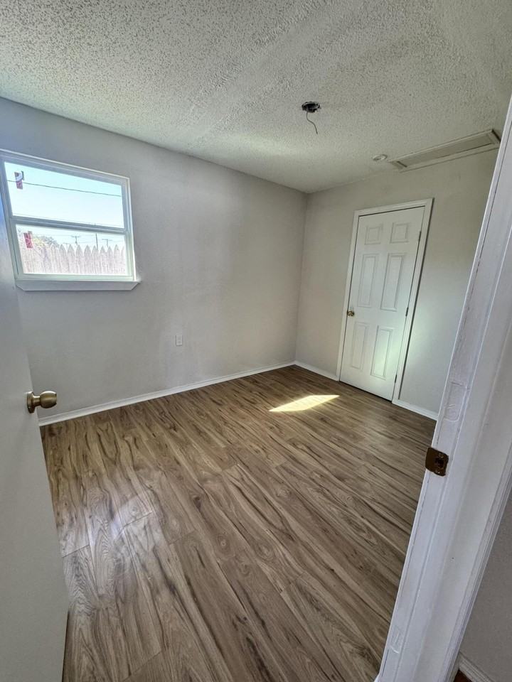 4512 Lehigh St Unit B #B - Photo 3 of 6