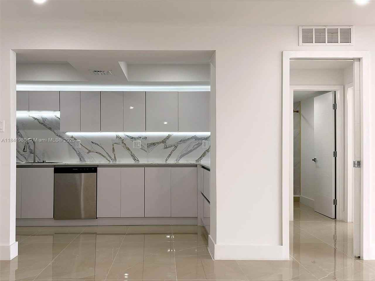 18071 Biscayne Blvd #1202 - Photo 4 of 34