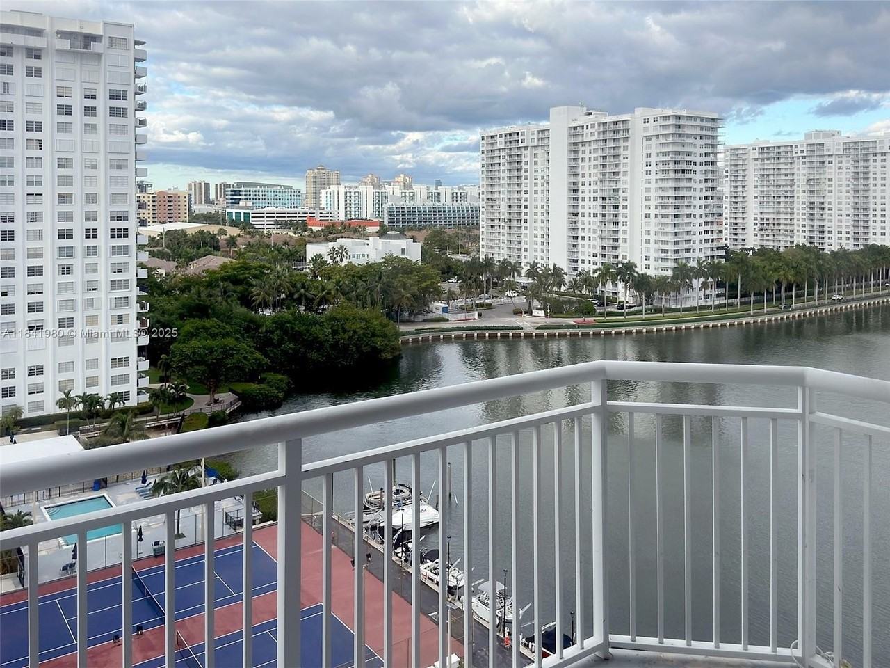 18071 Biscayne Blvd #1202 - Photo 6 of 34