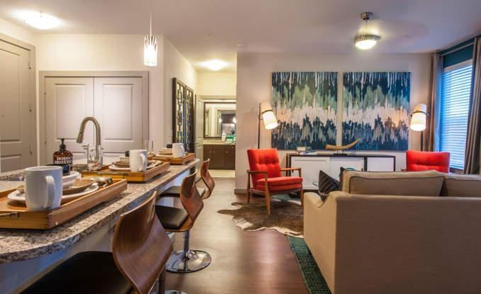 502 S Post Oak Ln - Photo 5 of 10