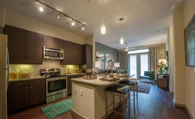 502 S Post Oak Ln - Photo 7 of 10