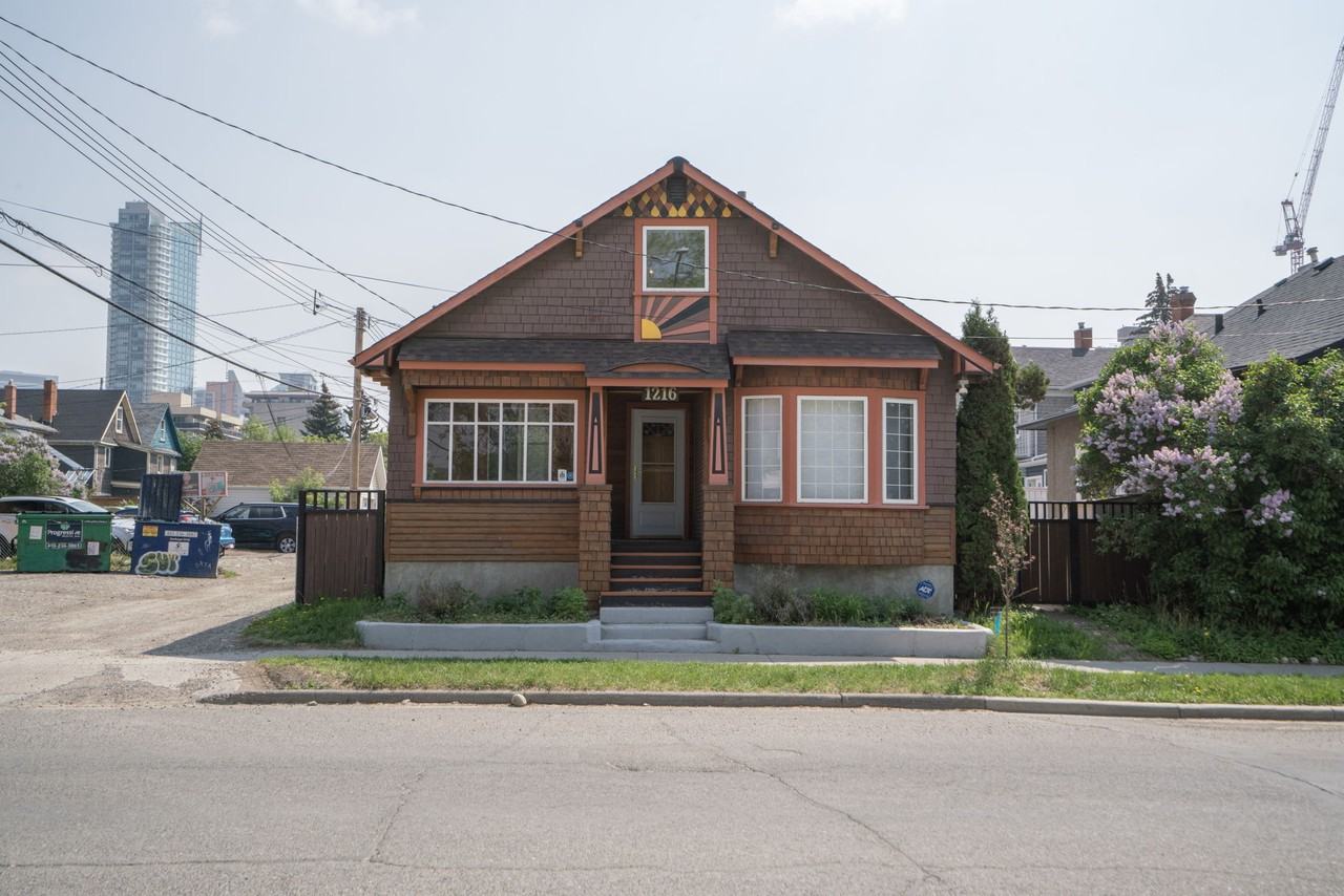 1216 15 St Sw - Photo 2 of 41