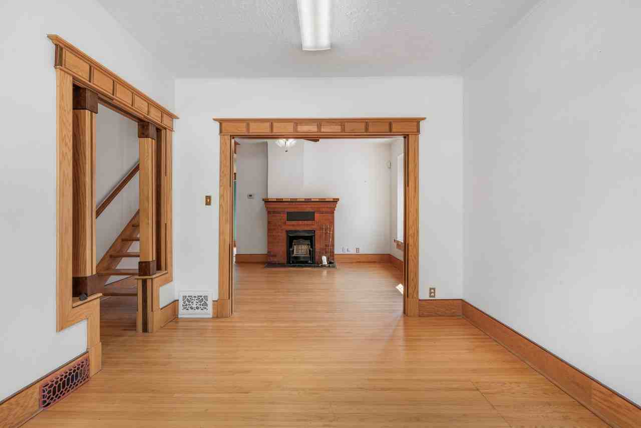 1216 15 St Sw - Photo 5 of 41