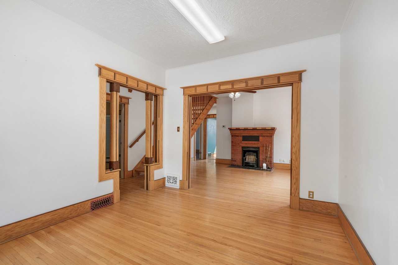 1216 15 St Sw - Photo 6 of 41