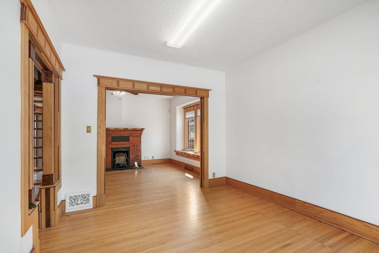 1216 15 St Sw - Photo 7 of 41