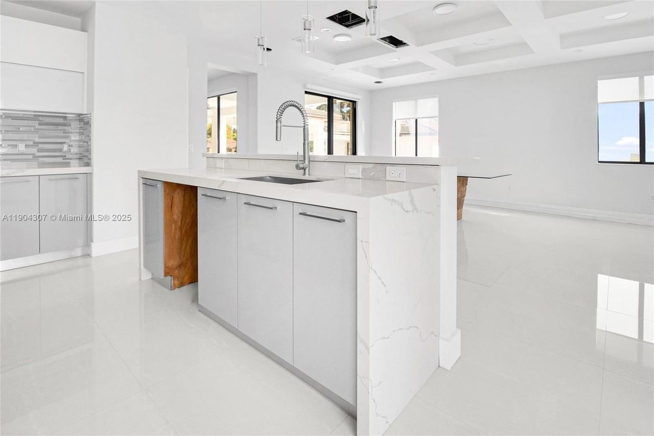 12890 Northwest 2nd Street - Photo 7 of 23