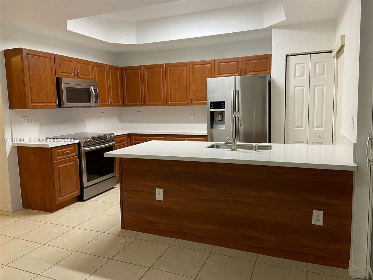 1002 Sw 144th Ave #605 - Photo 3 of 18