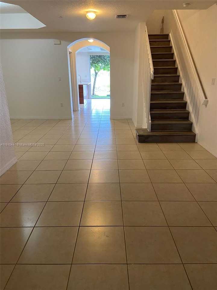 1002 Sw 144th Ave #605 - Photo 6 of 18