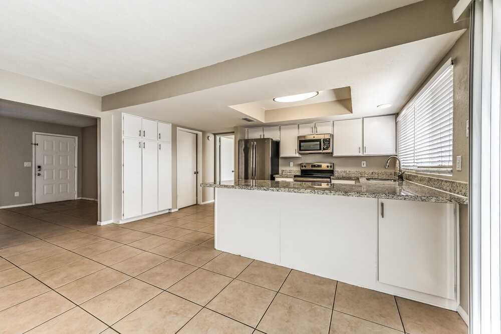 20401 N 8th Ave - Photo 3 of 16