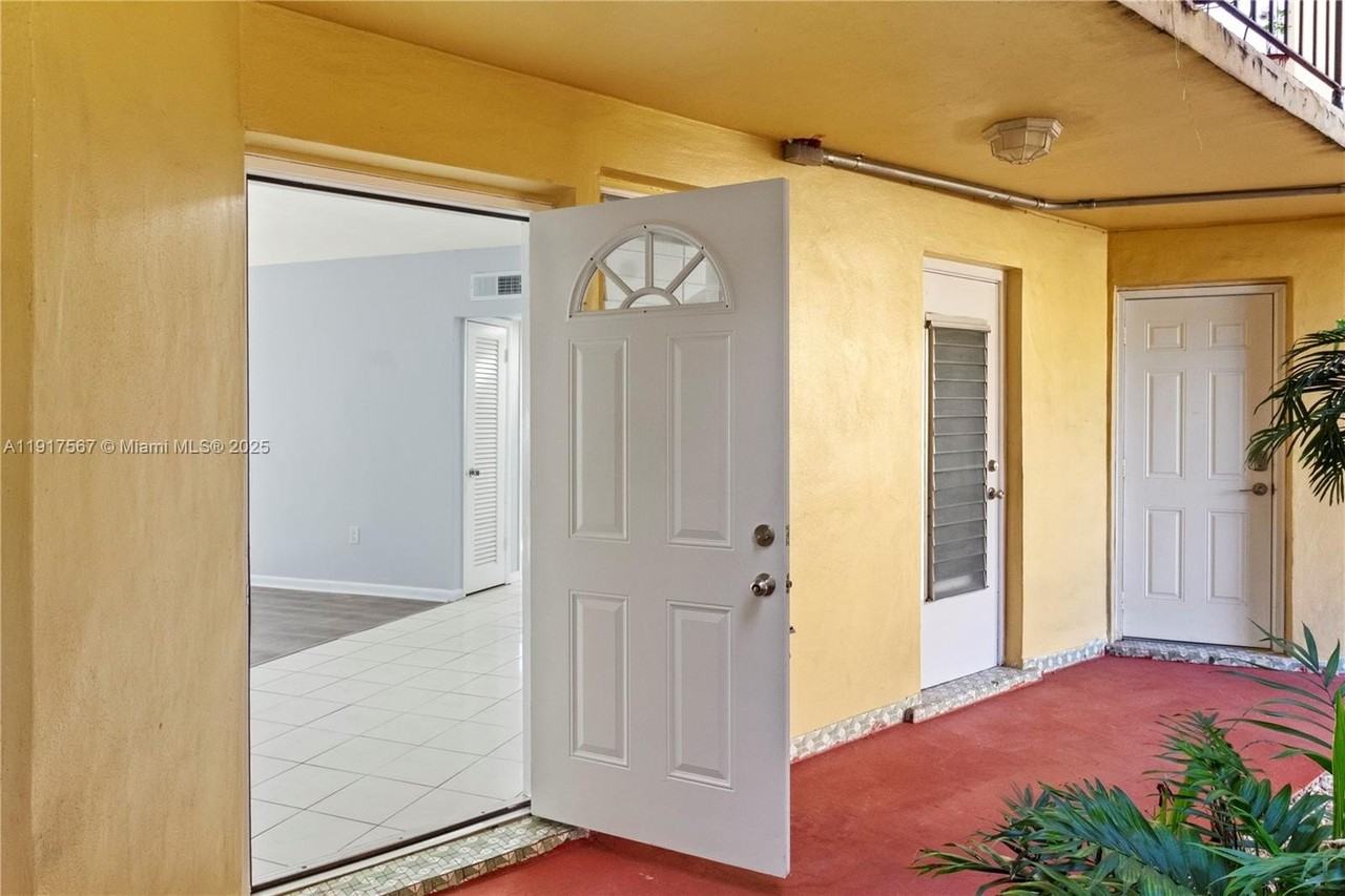 18630 Ne 18th Ave #136 - Photo 3 of 36