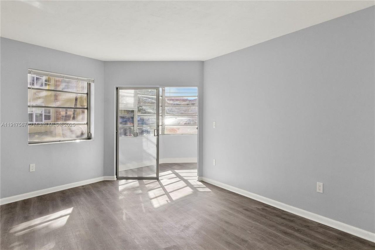 18630 Ne 18th Ave #136 - Photo 7 of 36