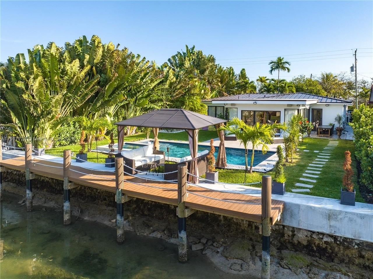 1625 Daytonia Rd - Photo 2 of 39