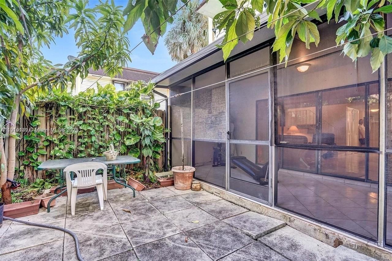 2701 N 34th Ave #1D - Photo 5 of 8