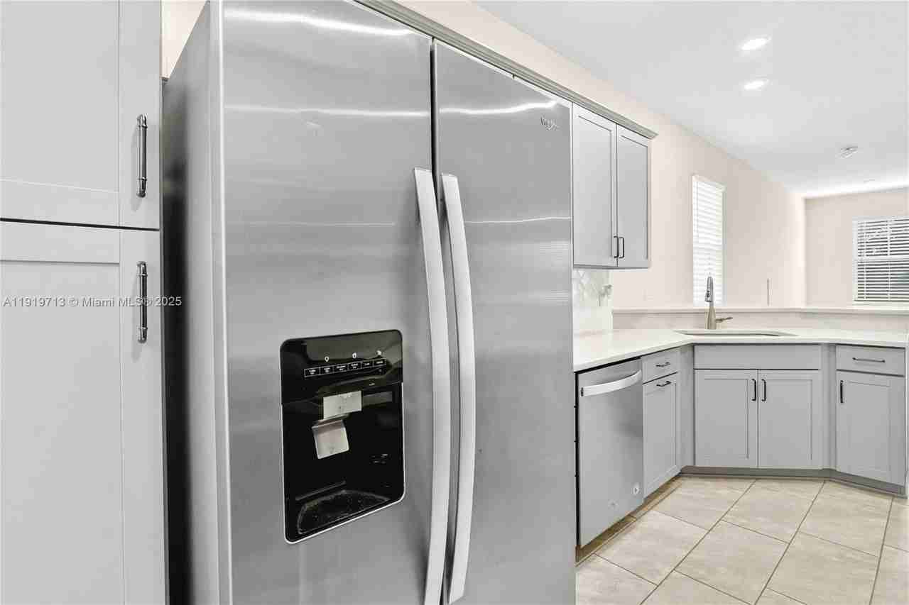 4144 Greenway Dr #4144 - Photo 3 of 24