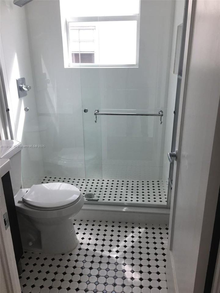 1618 Michigan Avenue #37 - Photo 5 of 10