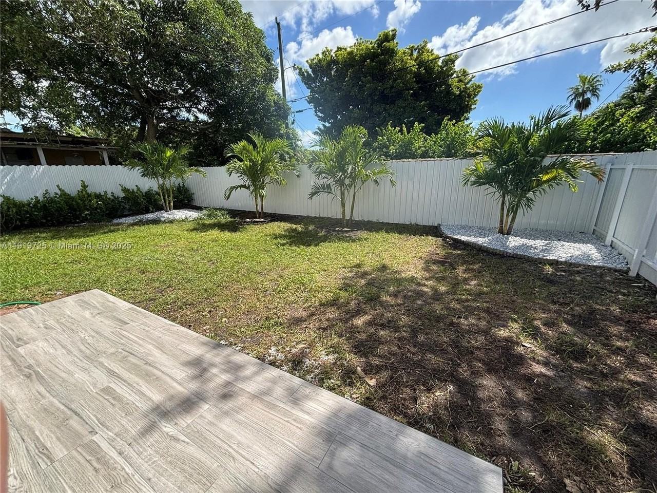 3616 Sw 17th St #3616 - Photo 2 of 16