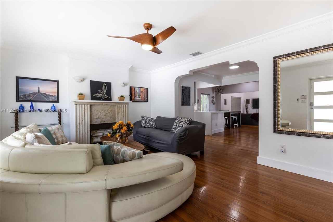 753 Ne 81st St - Photo 4 of 50