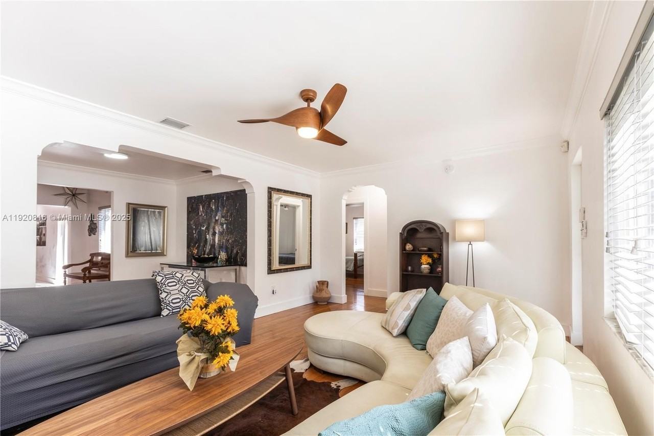 753 Ne 81st St - Photo 5 of 50