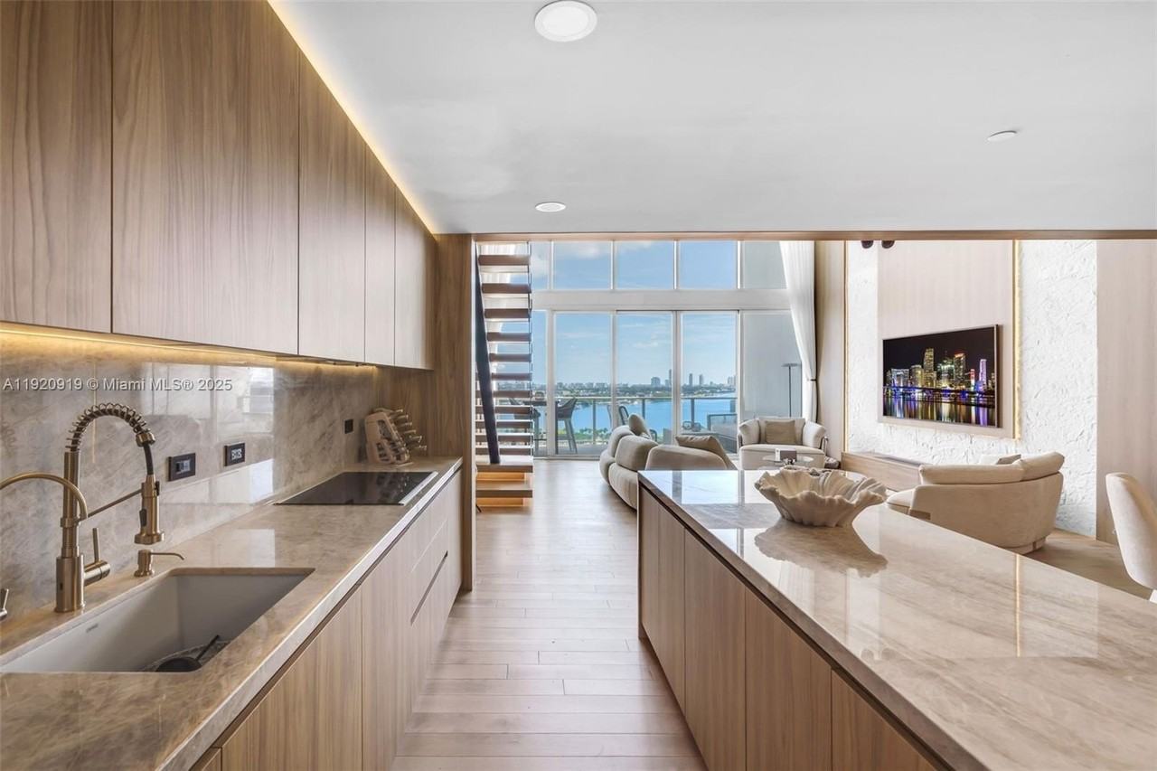 1040 Biscayne Boulevard #1403 - Photo 4 of 39