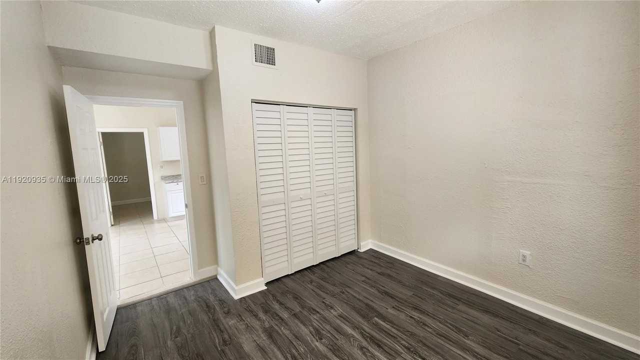 829 Sw 3rd St - Photo 5 of 31