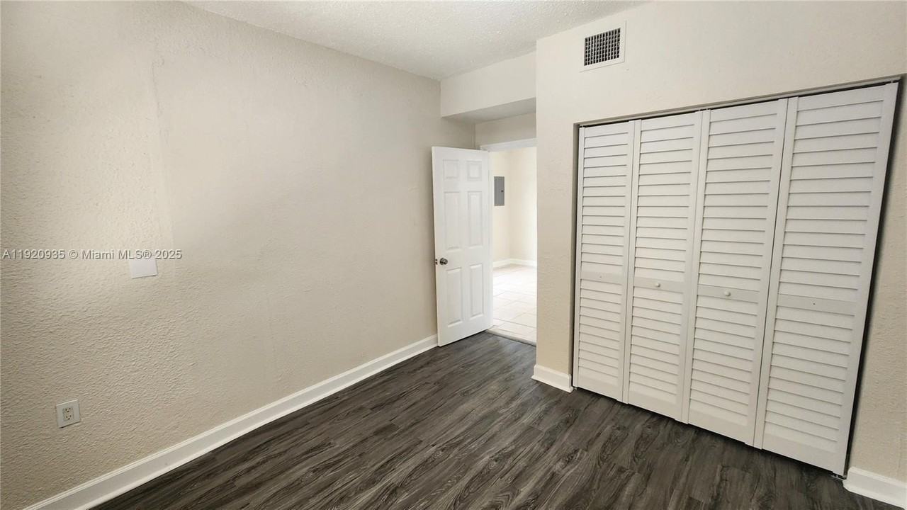 829 Sw 3rd St - Photo 6 of 31