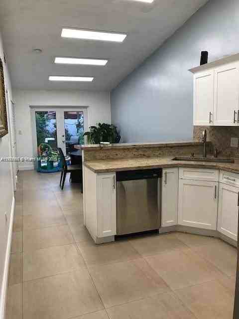 11465 Nw 87th Pl - Photo 3 of 8