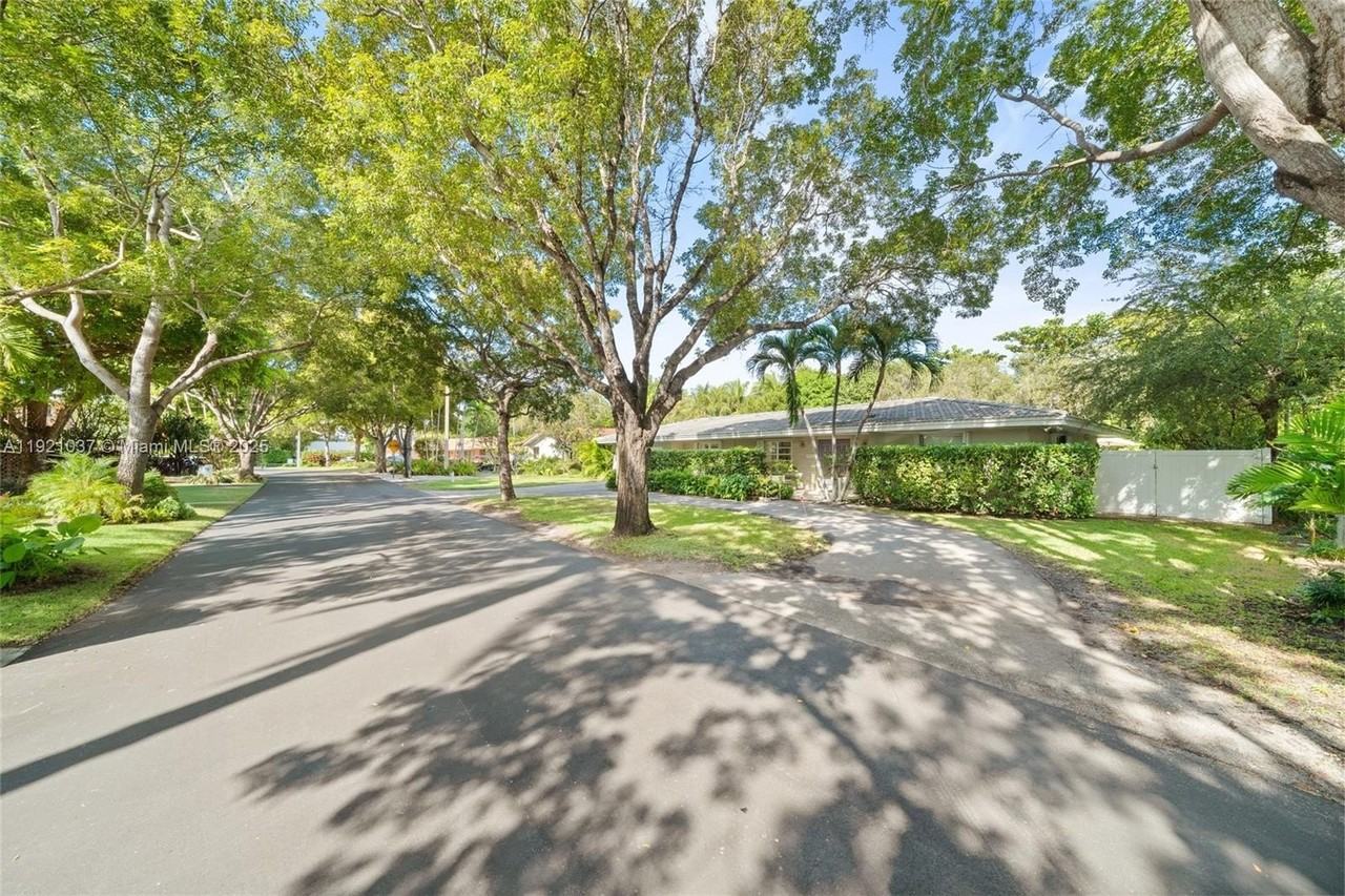 341 Island Dr - Photo 3 of 17