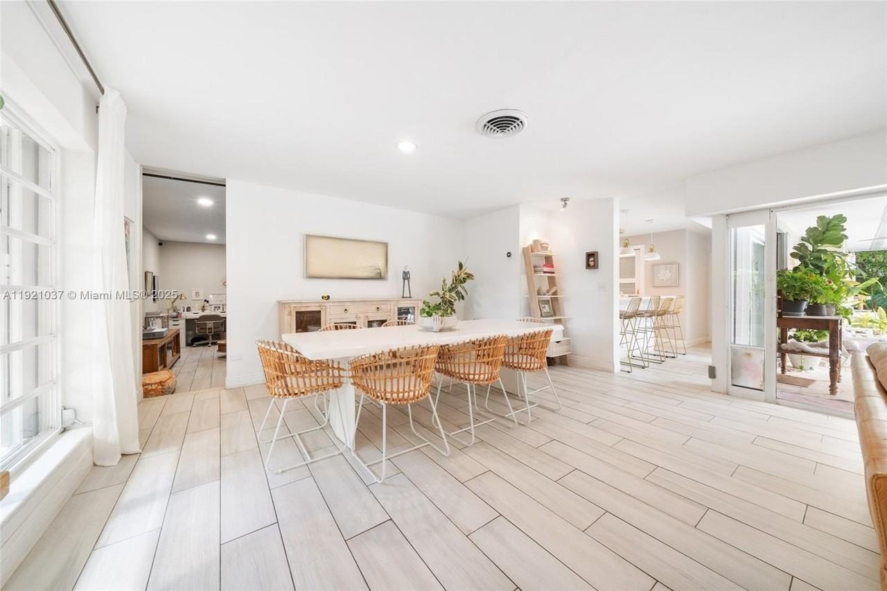 341 Island Dr - Photo 5 of 17