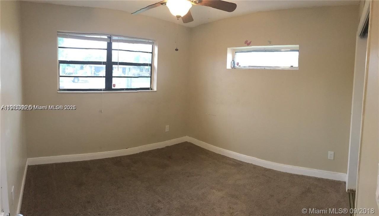 4710 Nw 12th St - Photo 6 of 9