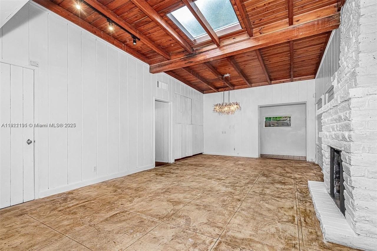 3656 Avocado Ave - Photo 6 of 21