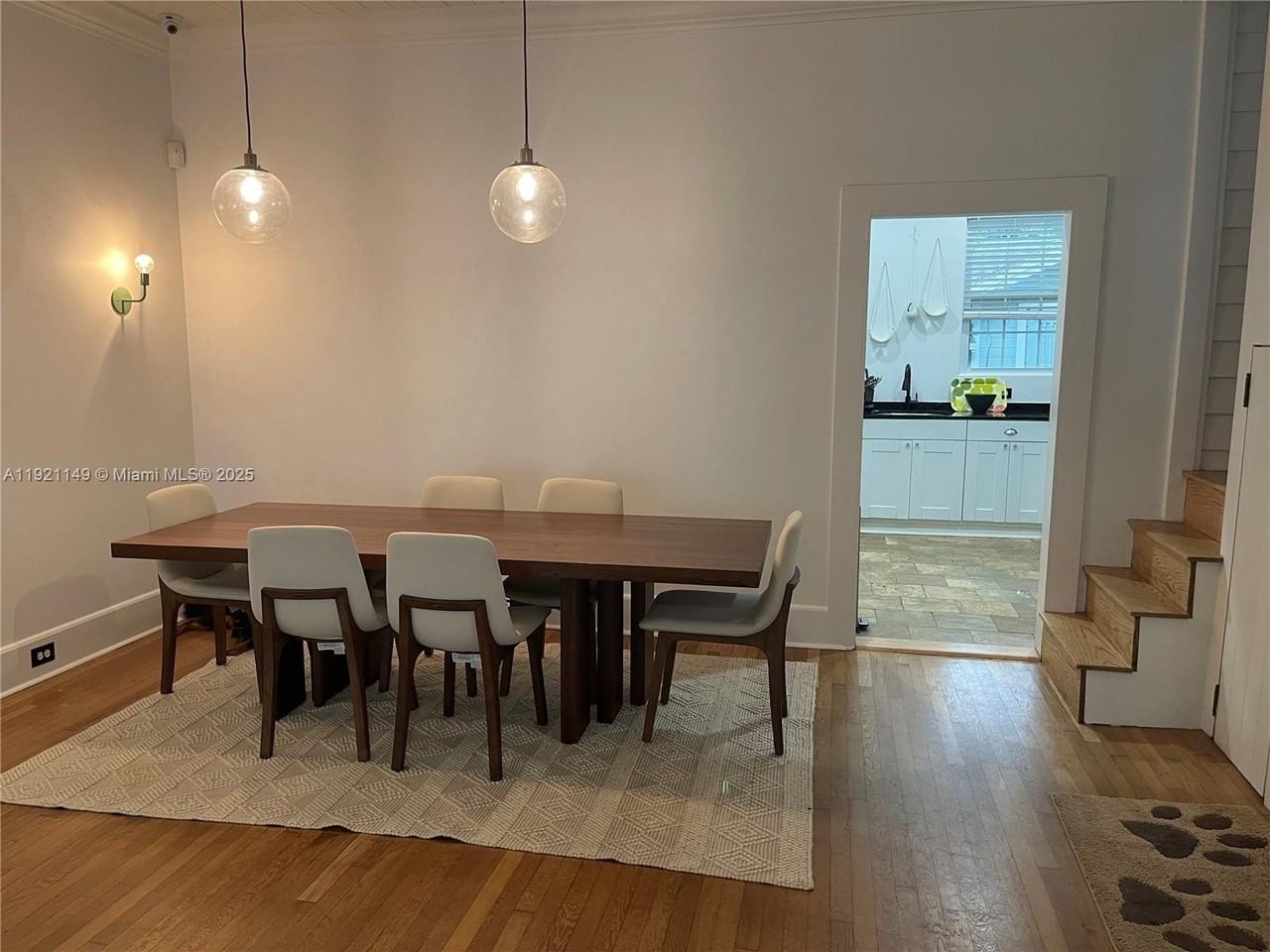 27 Ne 49th St #MAIN - Photo 2 of 22