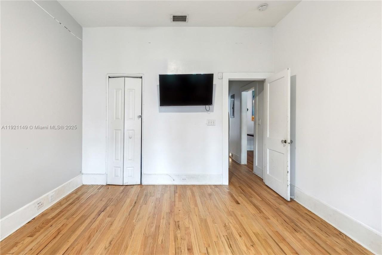 27 Ne 49th St #MAIN - Photo 6 of 22