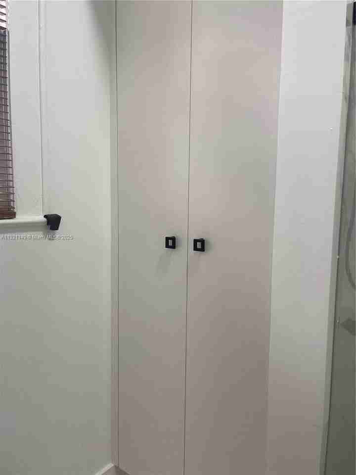 27 Ne 49th St #MAIN - Photo 7 of 22