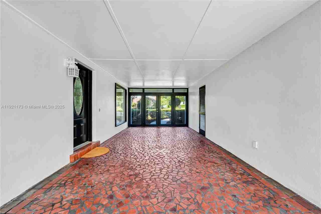 6215 Donegal Dr - Photo 2 of 26