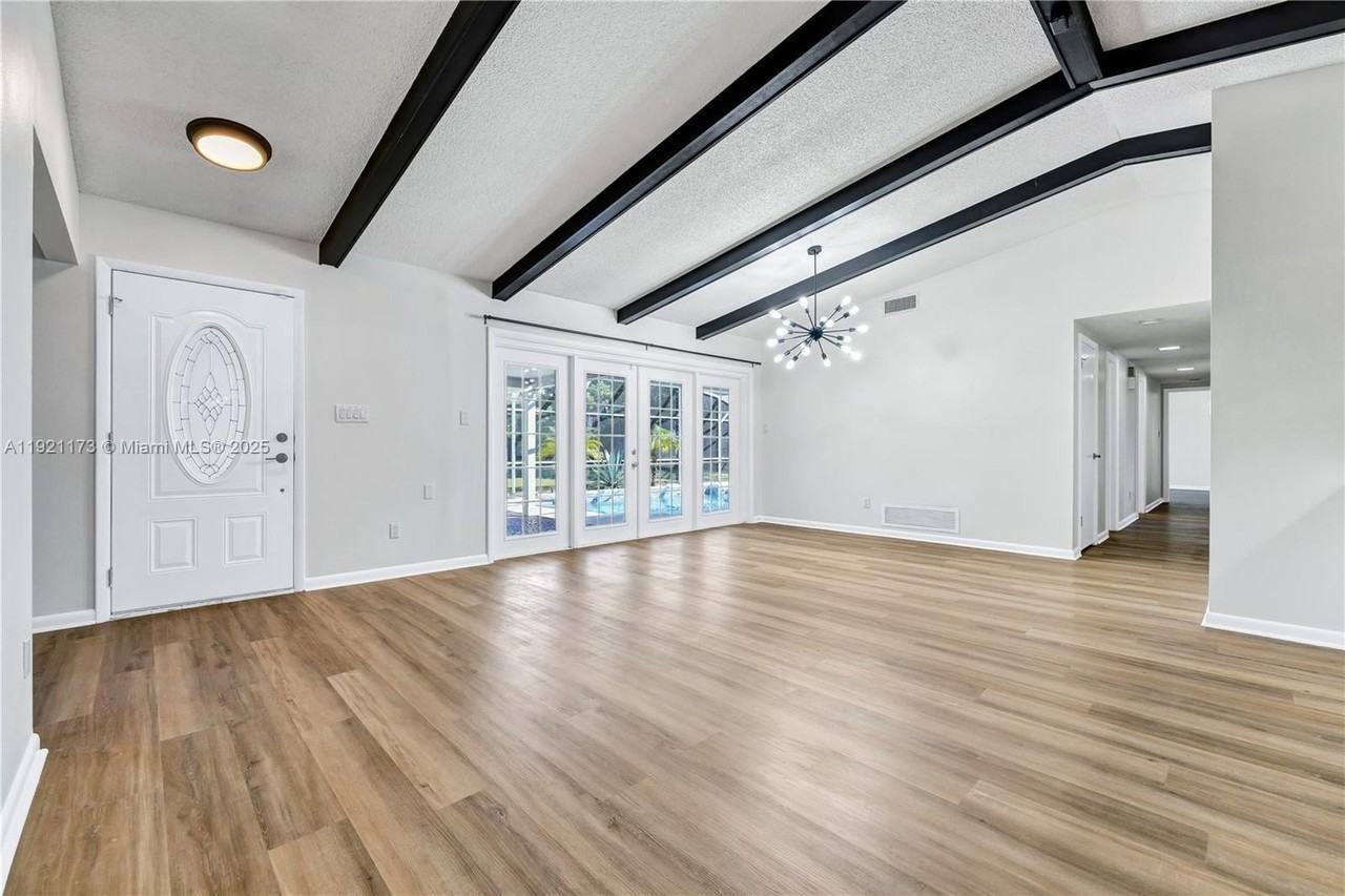 6215 Donegal Dr - Photo 5 of 26