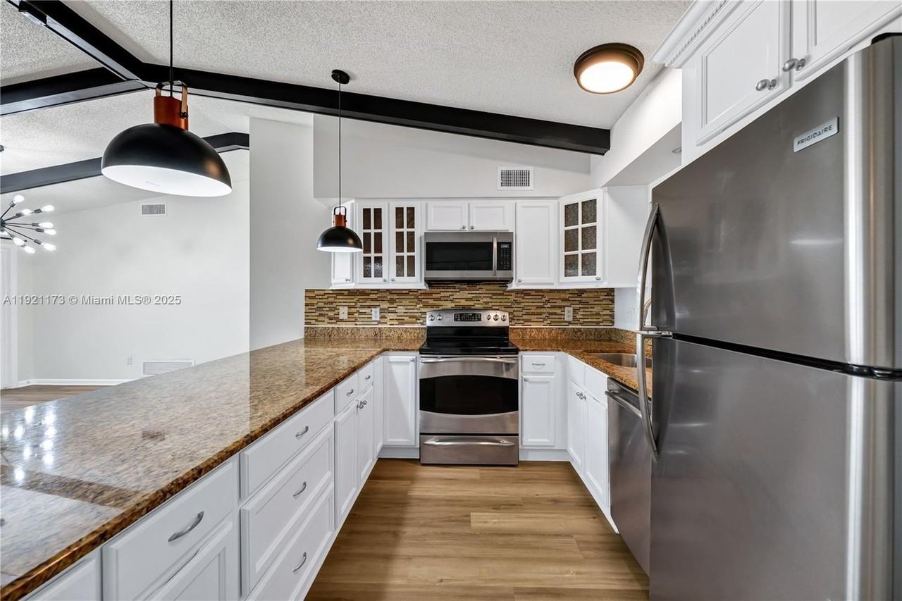 6215 Donegal Dr - Photo 7 of 26