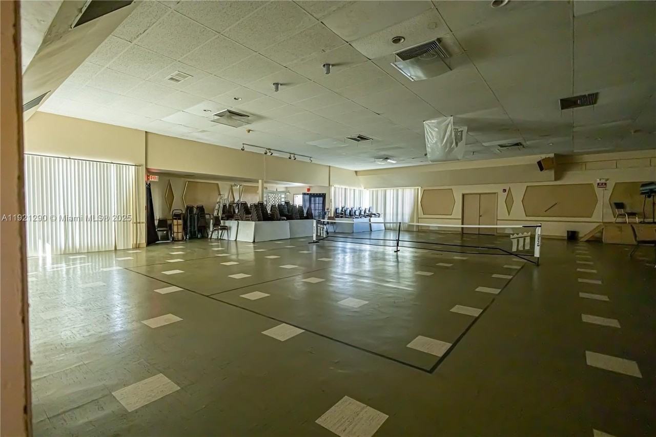 16790 Ne 14th Ave #215 - Photo 2 of 39