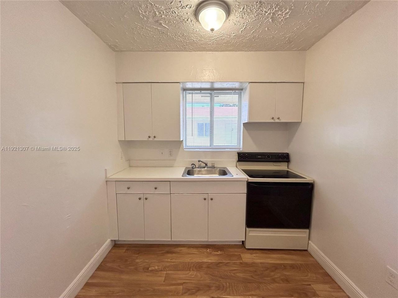 641 Ne 86th St #3 - Photo 3 of 9