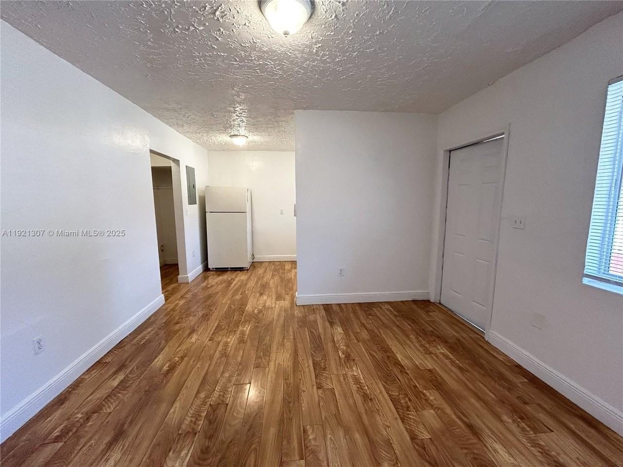 641 Ne 86th St #3 - Photo 5 of 9