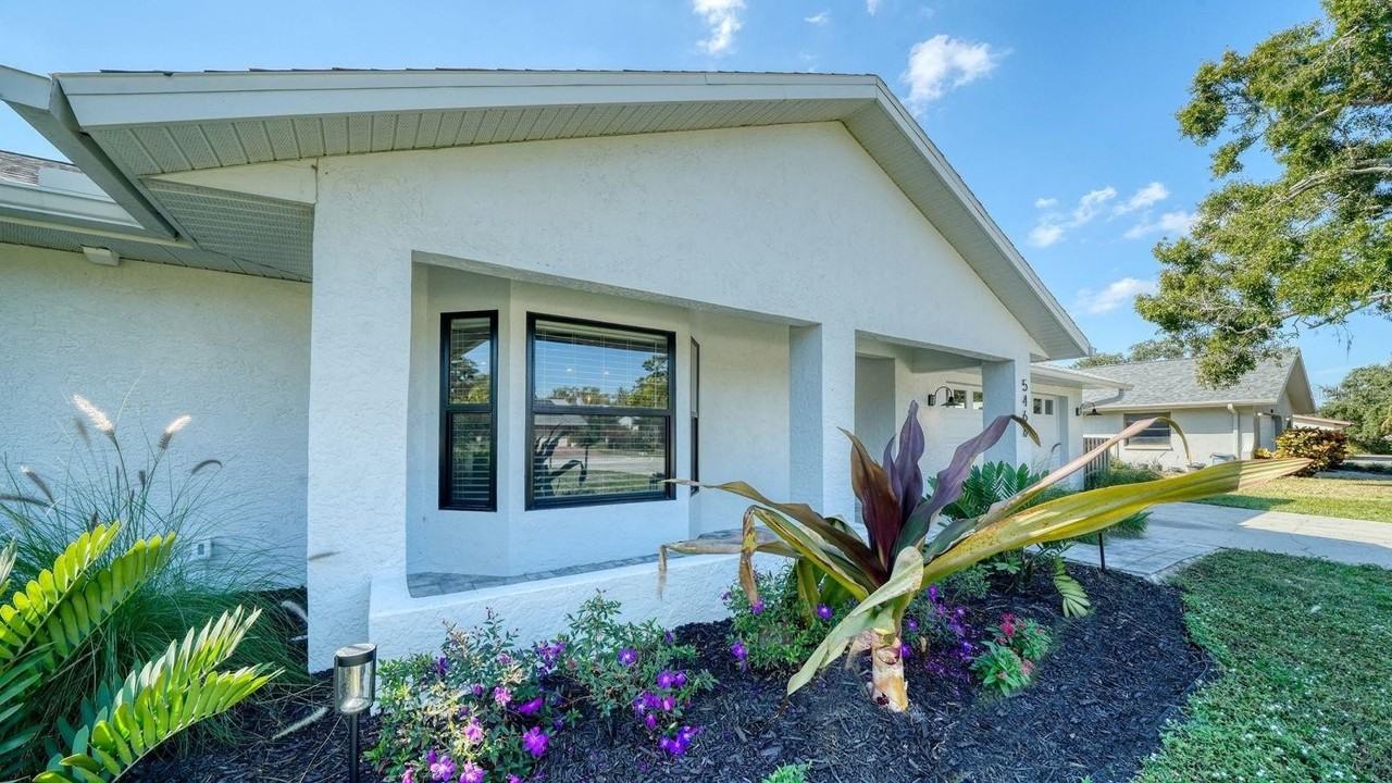 5468 Wilkinson Rd - Photo 4 of 50