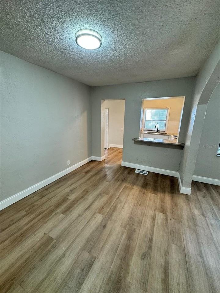 601 Vera St - Photo 5 of 12