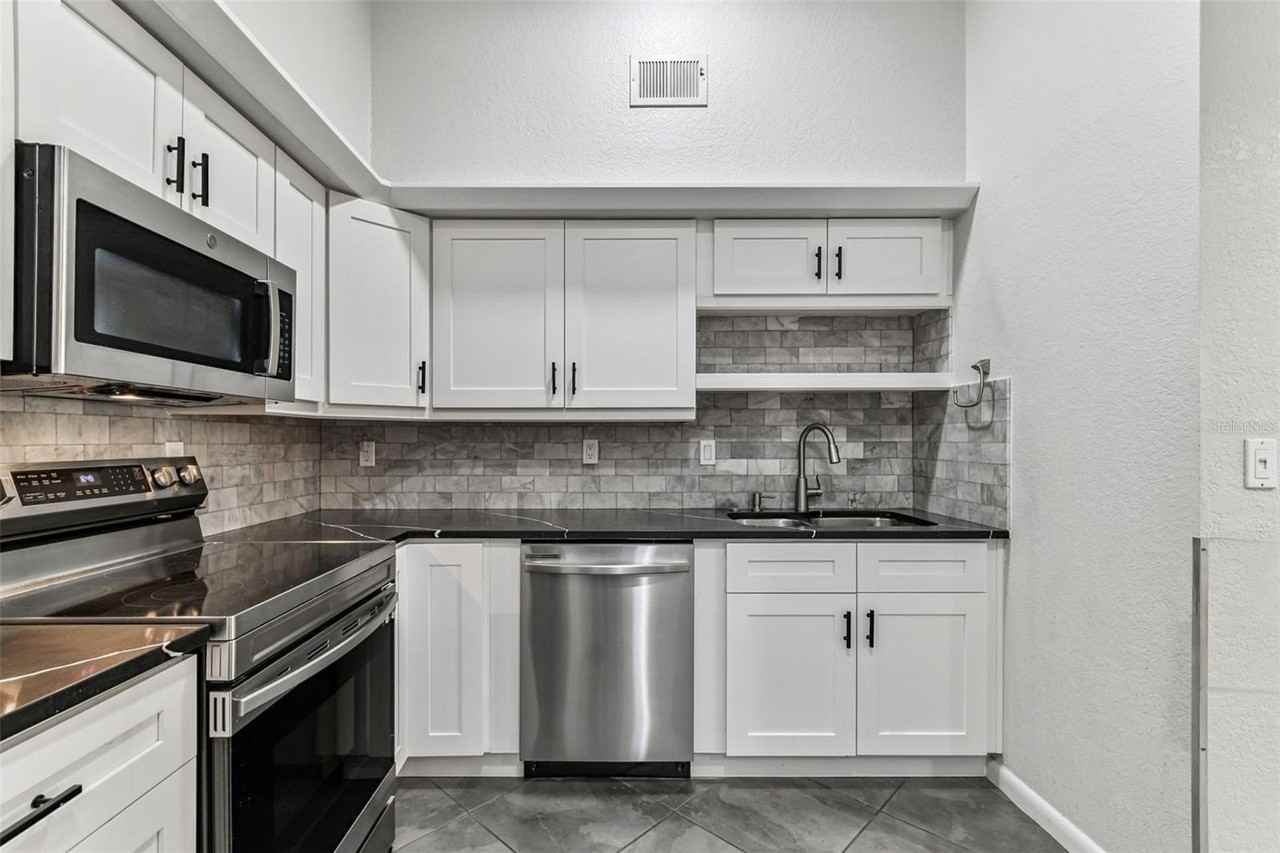 2421 West Horatio Street #818 - Photo 6 of 43