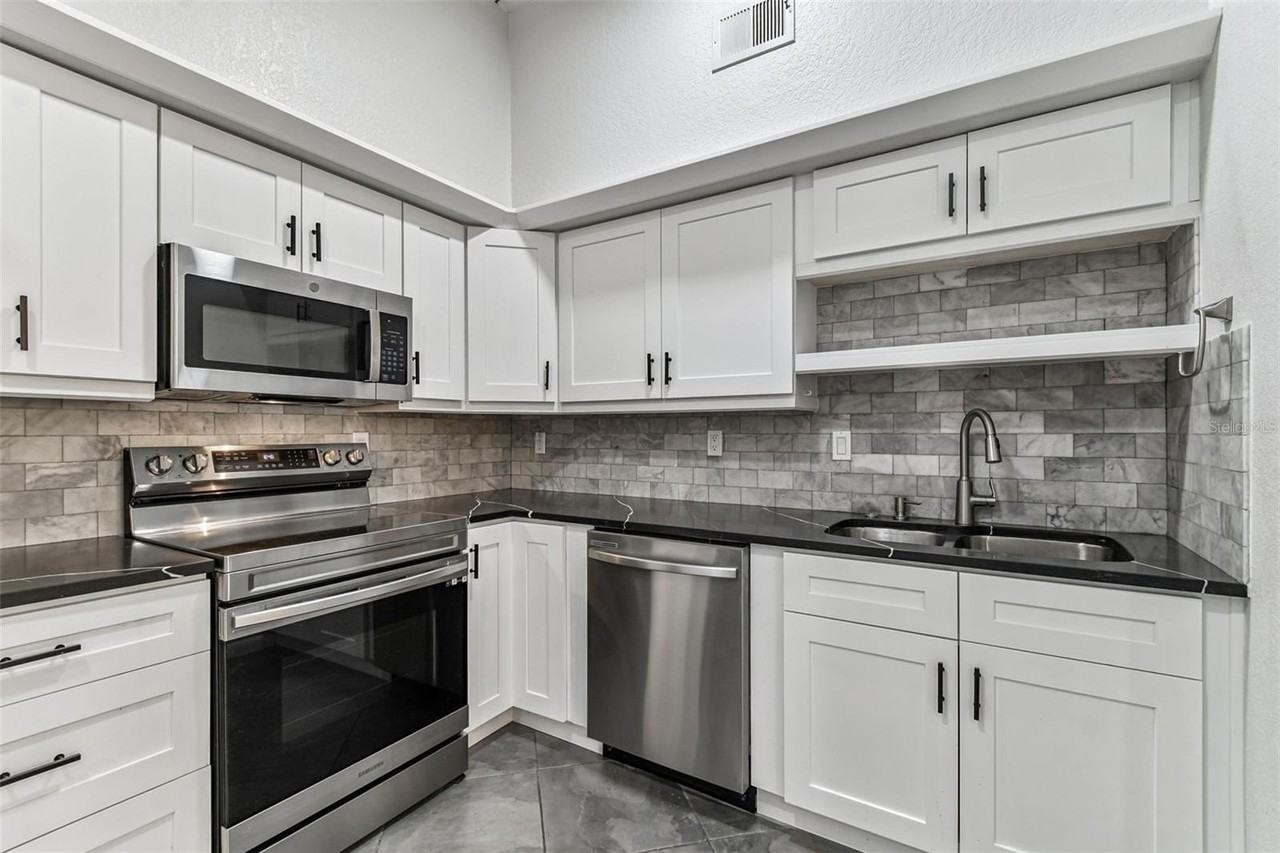 2421 West Horatio Street #818 - Photo 7 of 43